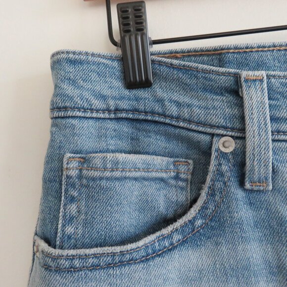 LEVI'S High Waisted Mom Jeans in Now You Know Light Wash Western Casual Size 28 - Picture 6 of 14